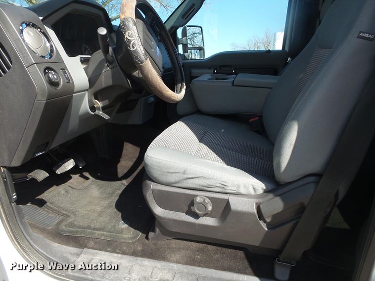 image for item DE3597 2016 Ford F250 Super Duty XLT Crew Cab pickup truck