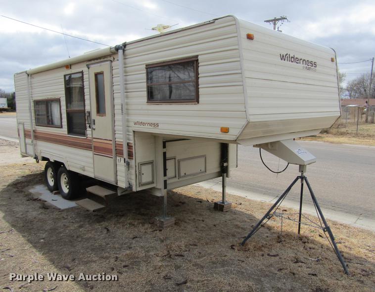 image for item DE6686 1985 Fleetwood Wilderness camper