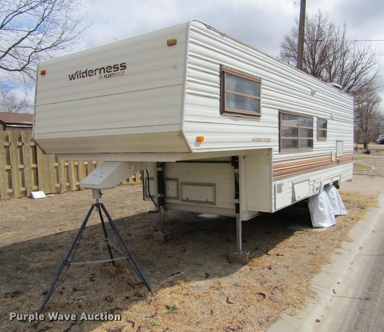 image for item DE6686 1985 Fleetwood Wilderness camper