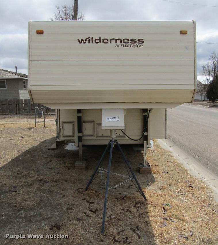 image for item DE6686 1985 Fleetwood Wilderness camper