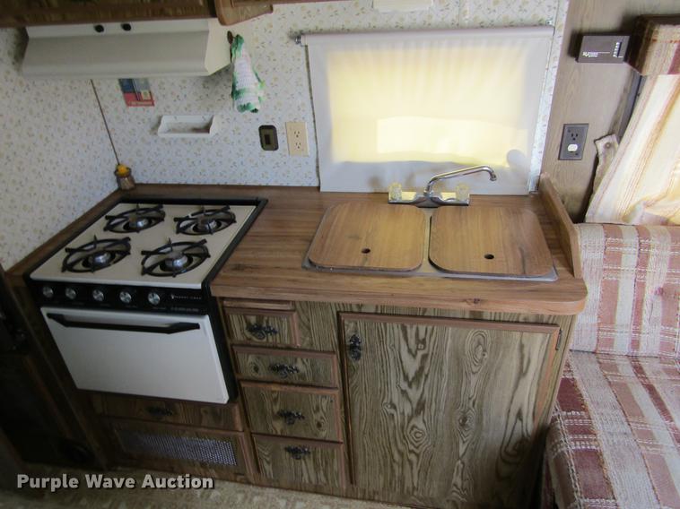 image for item DE6686 1985 Fleetwood Wilderness camper