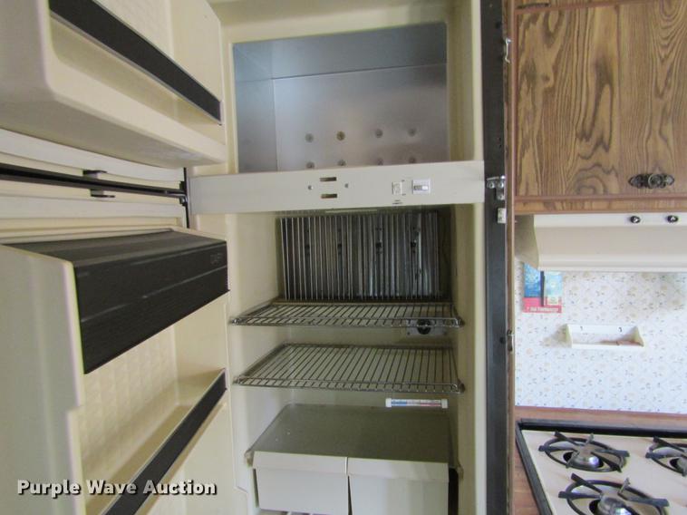 image for item DE6686 1985 Fleetwood Wilderness camper