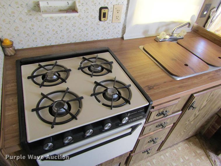 image for item DE6686 1985 Fleetwood Wilderness camper