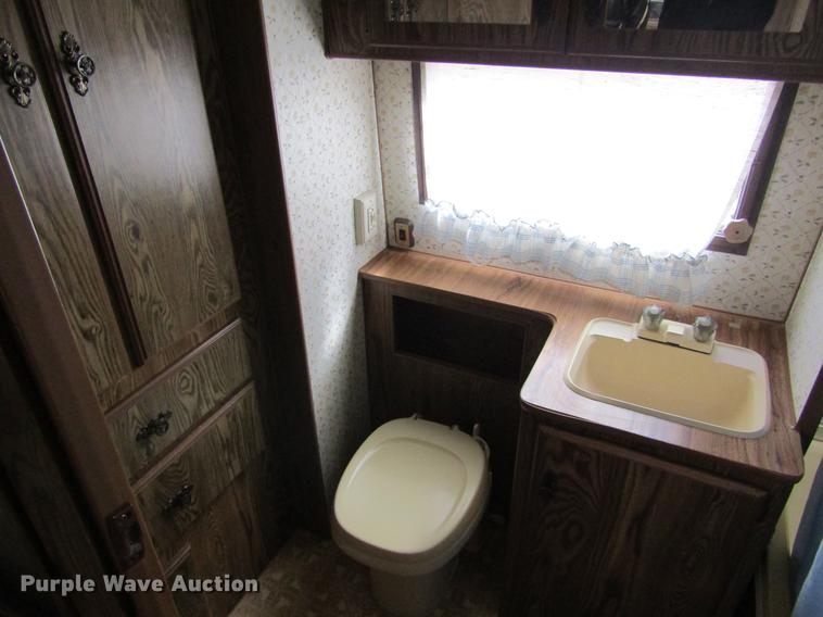 image for item DE6686 1985 Fleetwood Wilderness camper