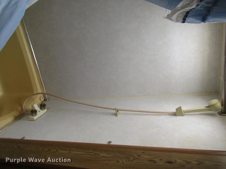 image for item DE6686 1985 Fleetwood Wilderness camper