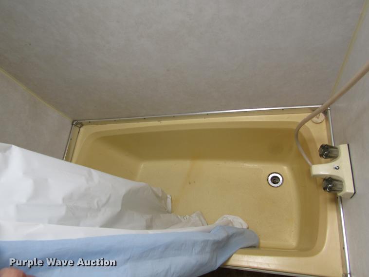 image for item DE6686 1985 Fleetwood Wilderness camper