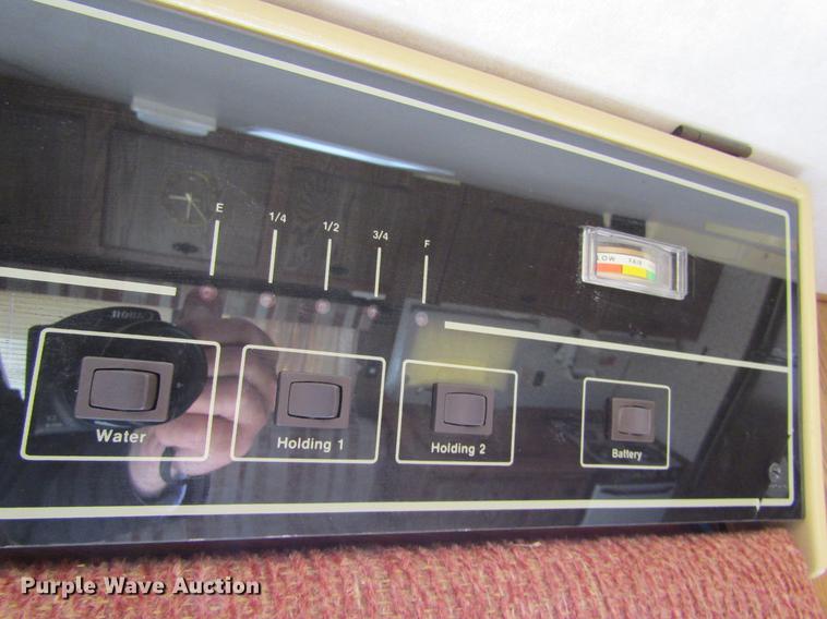 image for item DE6686 1985 Fleetwood Wilderness camper