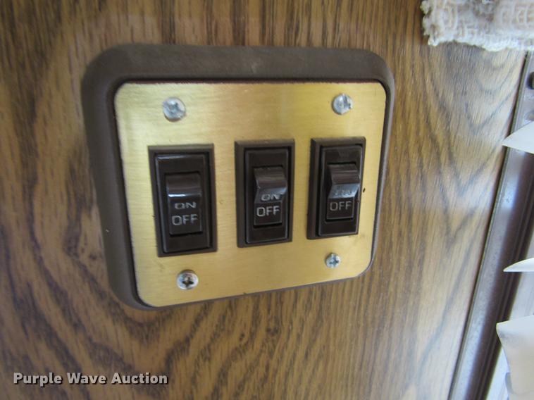 image for item DE6686 1985 Fleetwood Wilderness camper