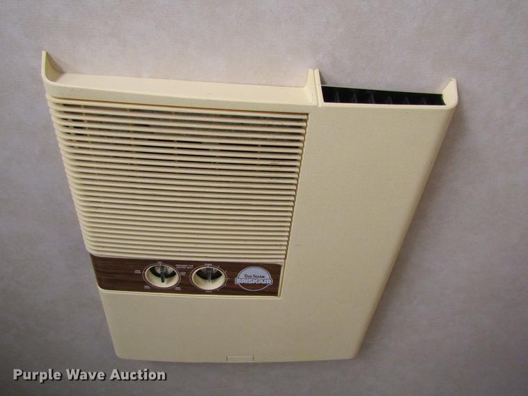 image for item DE6686 1985 Fleetwood Wilderness camper