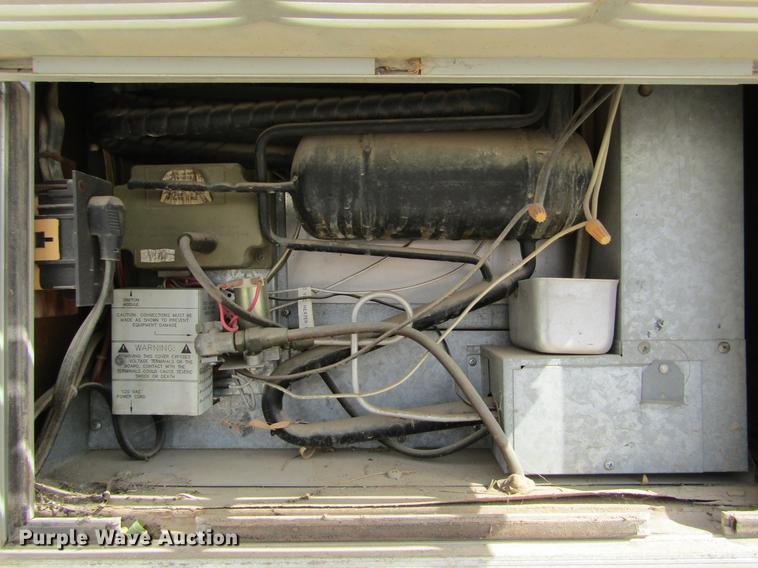 image for item DE6686 1985 Fleetwood Wilderness camper