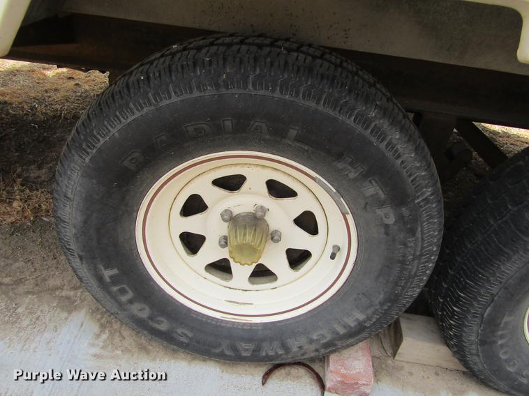 image for item DE6686 1985 Fleetwood Wilderness camper