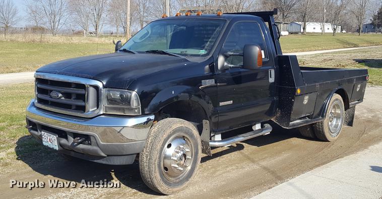 image for item DF3591 2004 Ford F550 flatbed truck