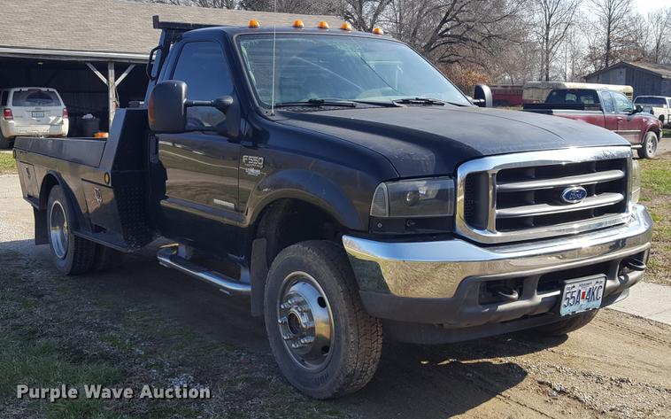 image for item DF3591 2004 Ford F550 flatbed truck