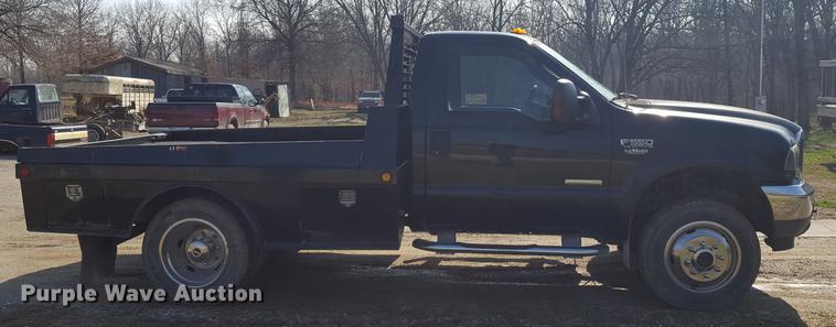 image for item DF3591 2004 Ford F550 flatbed truck