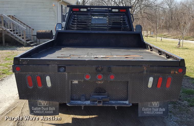 image for item DF3591 2004 Ford F550 flatbed truck