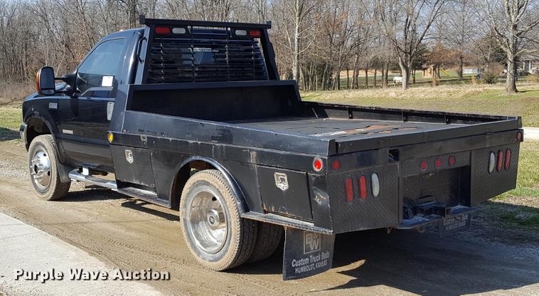 image for item DF3591 2004 Ford F550 flatbed truck