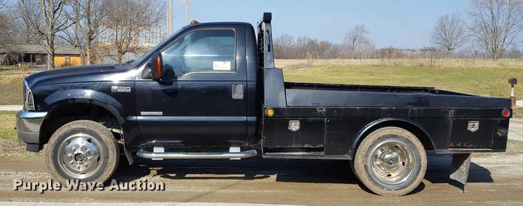 image for item DF3591 2004 Ford F550 flatbed truck