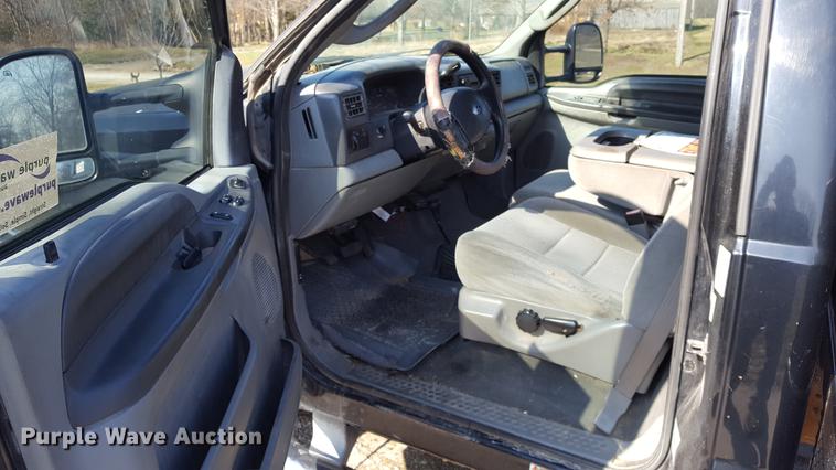 image for item DF3591 2004 Ford F550 flatbed truck