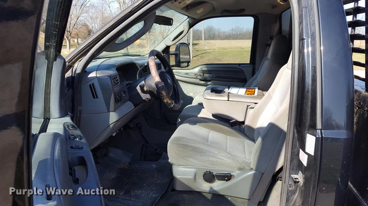image for item DF3591 2004 Ford F550 flatbed truck
