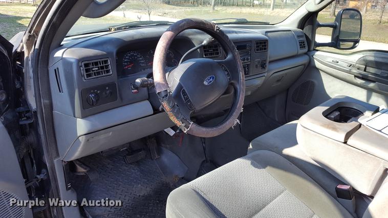 image for item DF3591 2004 Ford F550 flatbed truck