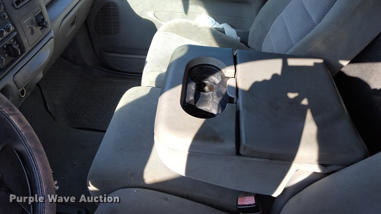 image for item DF3591 2004 Ford F550 flatbed truck