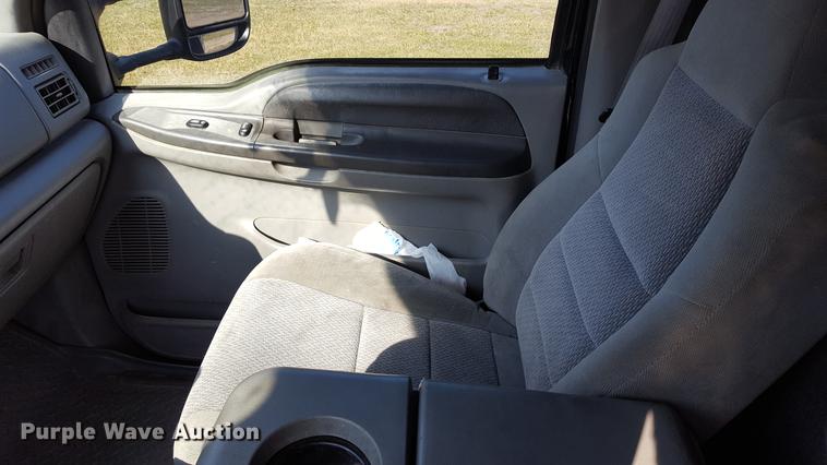 image for item DF3591 2004 Ford F550 flatbed truck