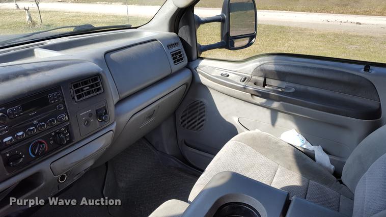 image for item DF3591 2004 Ford F550 flatbed truck