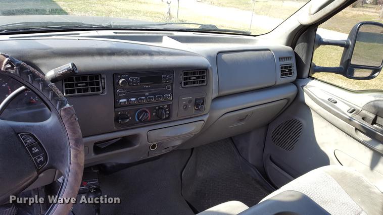 image for item DF3591 2004 Ford F550 flatbed truck