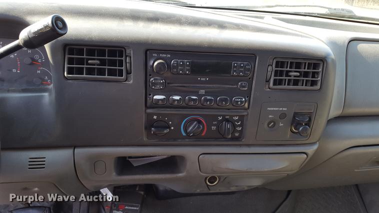 image for item DF3591 2004 Ford F550 flatbed truck