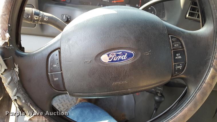 image for item DF3591 2004 Ford F550 flatbed truck