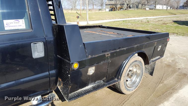 image for item DF3591 2004 Ford F550 flatbed truck