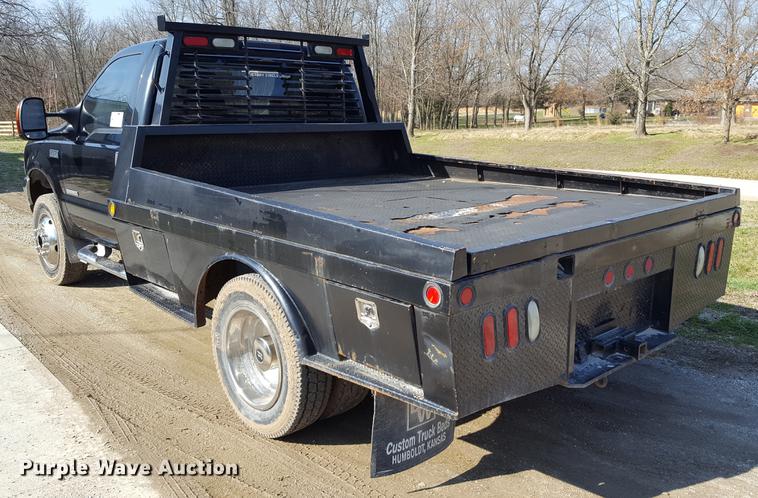 image for item DF3591 2004 Ford F550 flatbed truck