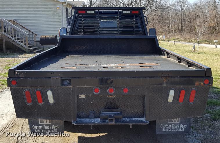 image for item DF3591 2004 Ford F550 flatbed truck