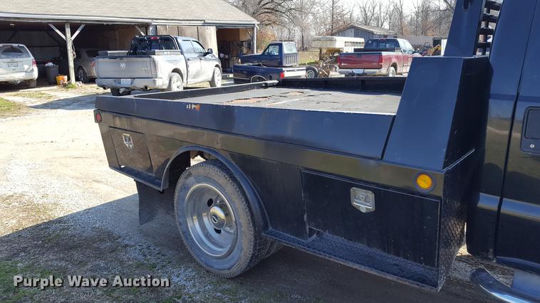 image for item DF3591 2004 Ford F550 flatbed truck