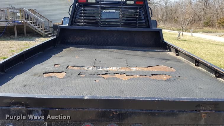 image for item DF3591 2004 Ford F550 flatbed truck