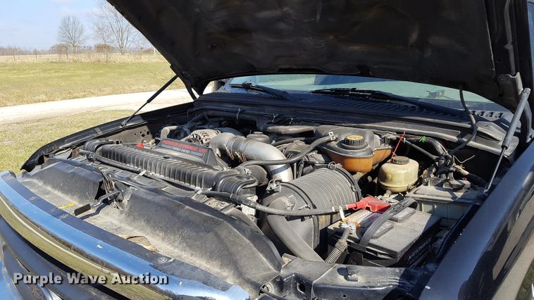 image for item DF3591 2004 Ford F550 flatbed truck