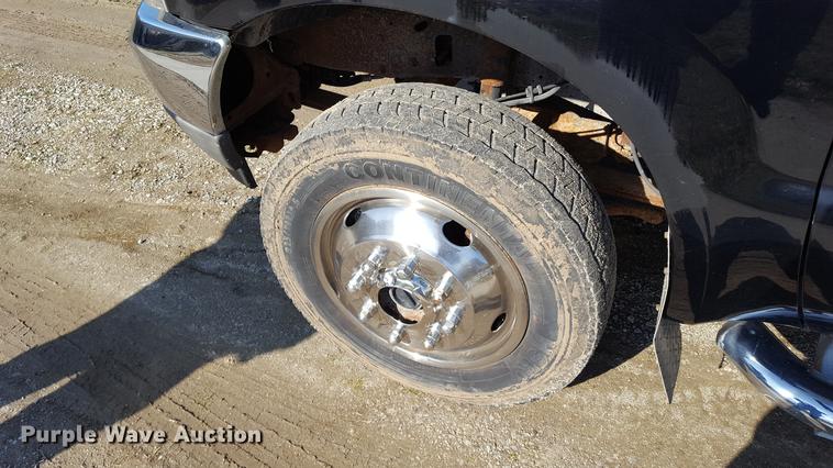 image for item DF3591 2004 Ford F550 flatbed truck