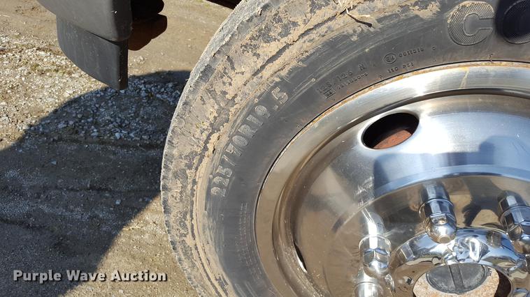 image for item DF3591 2004 Ford F550 flatbed truck