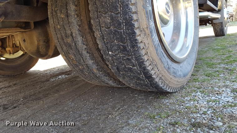 image for item DF3591 2004 Ford F550 flatbed truck