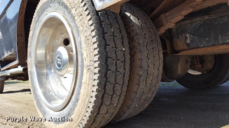 image for item DF3591 2004 Ford F550 flatbed truck