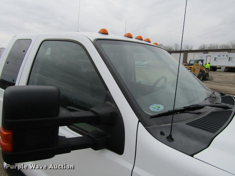 image for item DF3750 2009 Ford F550 SuperCab truck cab and chassis
