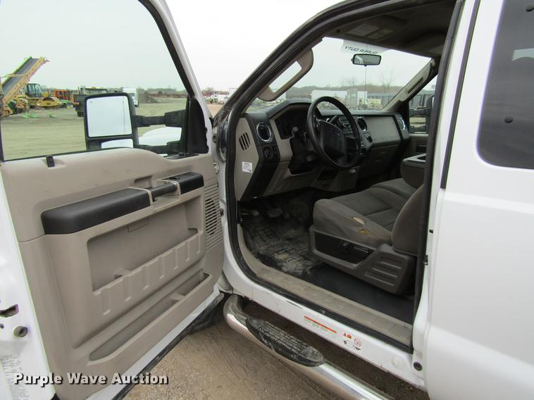 image for item DF3750 2009 Ford F550 SuperCab truck cab and chassis