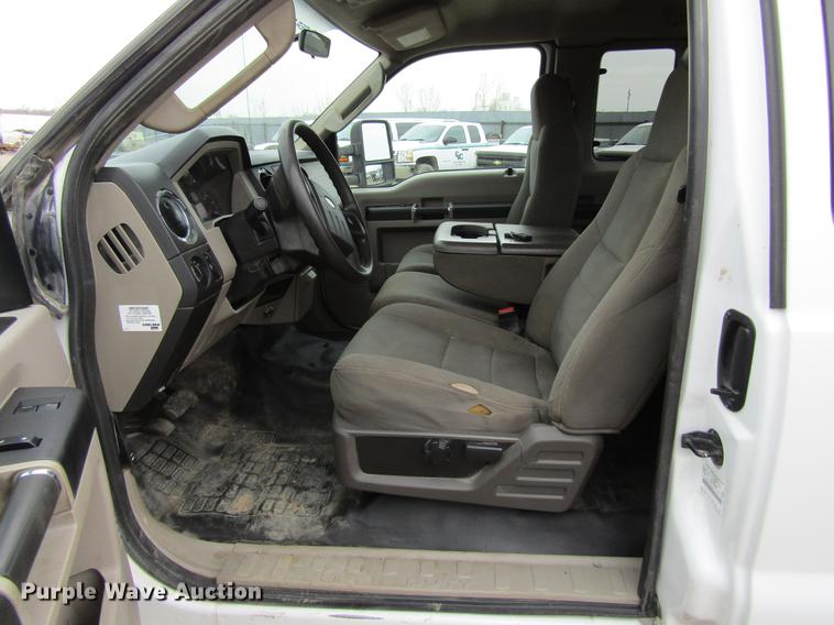 image for item DF3750 2009 Ford F550 SuperCab truck cab and chassis