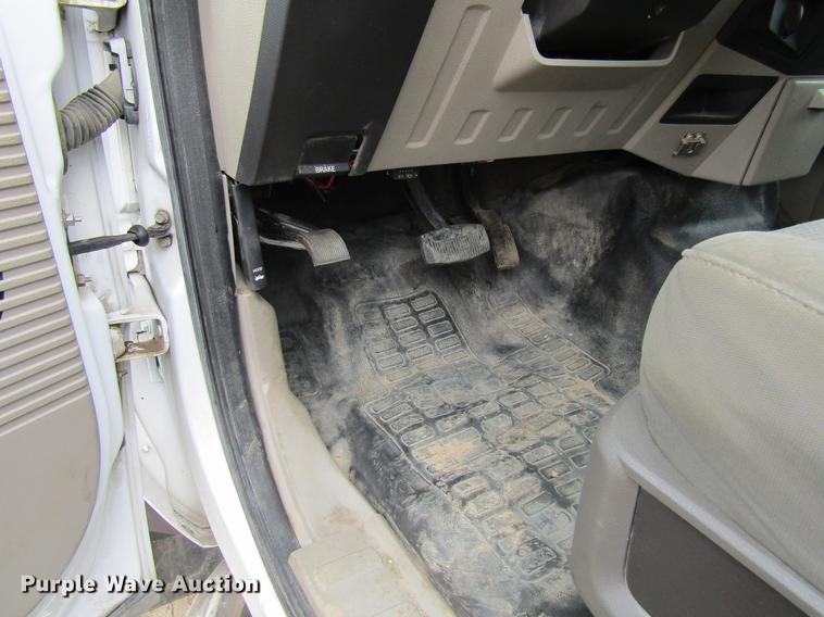 image for item DF3750 2009 Ford F550 SuperCab truck cab and chassis