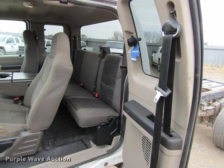 image for item DF3750 2009 Ford F550 SuperCab truck cab and chassis