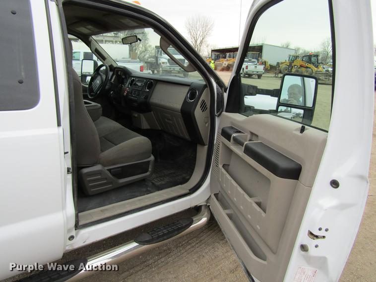 image for item DF3750 2009 Ford F550 SuperCab truck cab and chassis