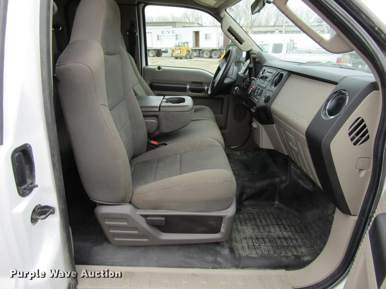image for item DF3750 2009 Ford F550 SuperCab truck cab and chassis