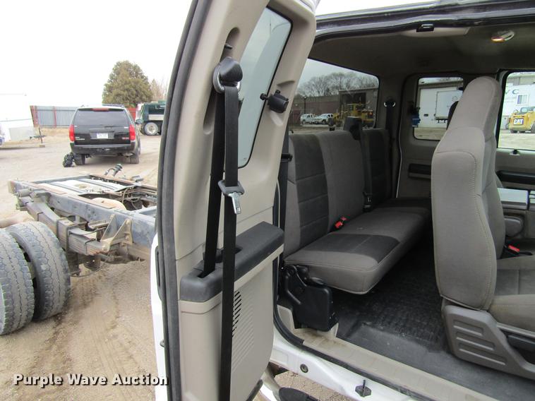 image for item DF3750 2009 Ford F550 SuperCab truck cab and chassis