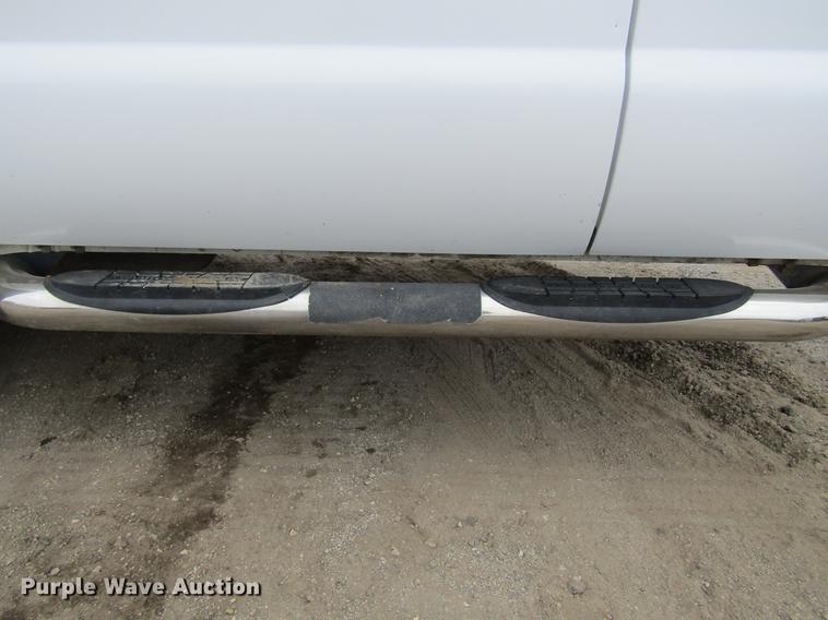 image for item DF3751 2009 Ford F550 SuperCab truck cab and chassis