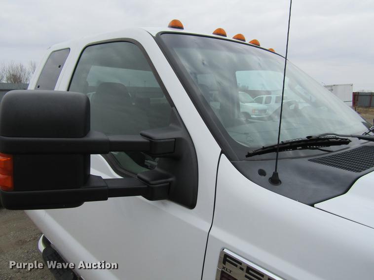 image for item DF3751 2009 Ford F550 SuperCab truck cab and chassis